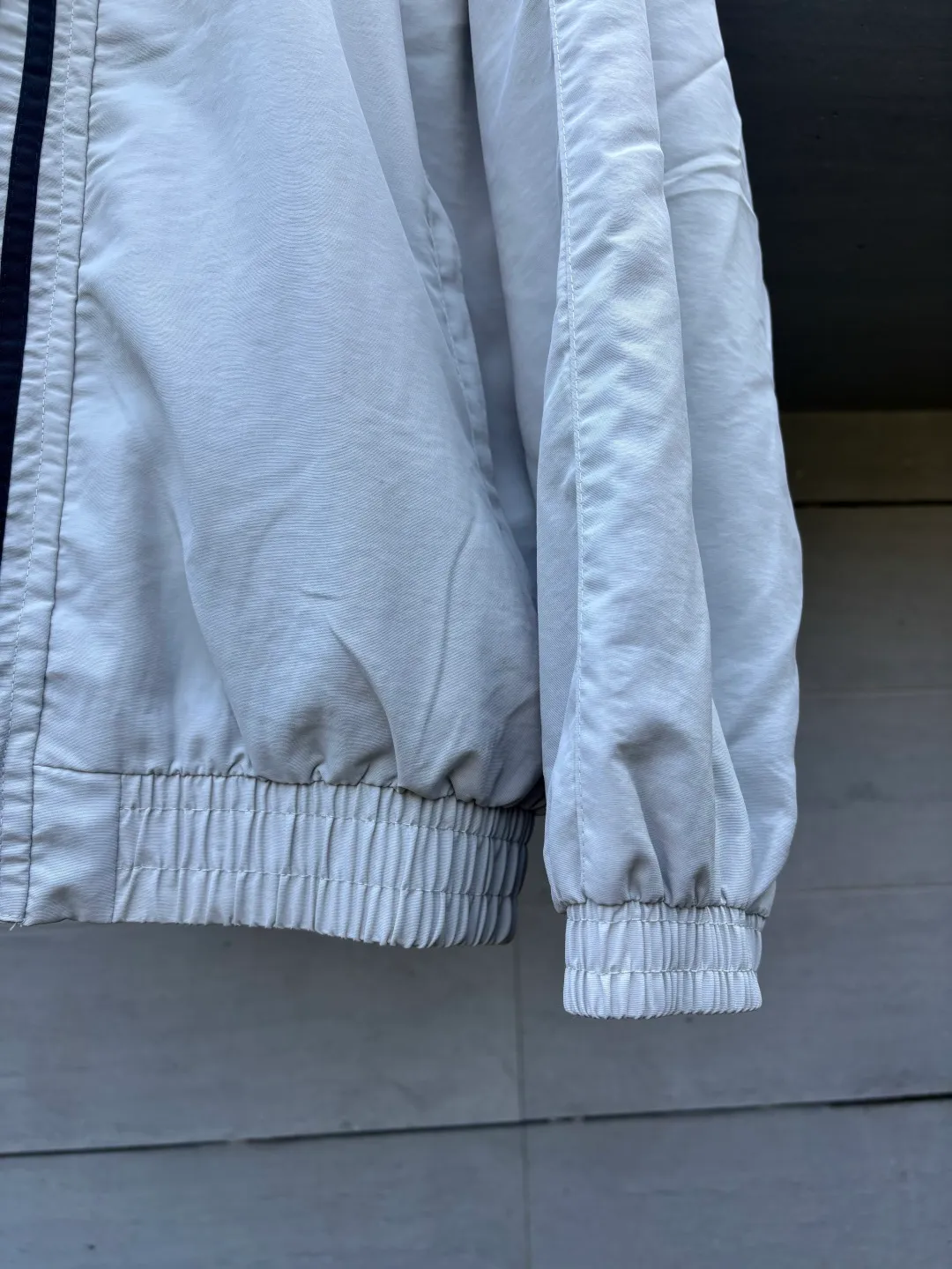 📝𝟭𝟬𝟴𝟲𝟯#Exclusive real shot/difference between various stolen pictures and online picture versions on the market [𝗔𝗱𝗶𝗱𝗮𝘀Adidas Clover Stand Collar Jacket] Same Style Couple Jacket for Men and Women! Windbreaker, loose-fit jacket, youth coat, loose-fit college style, easy to control) ✅Adidas/Adidas clover men's jacket, women's coat, loose-fit jacket, spring and summer three-stripe stand-up collar men's and women's Same Style couple's jacket, sales have been leading! ! Ningbo Shenzhou provides fabrics, one-to-one customization! ✅Adidas Classic three-stripe splicing design is used on both sides of the chest. The main Adidas Classic logo is printed on the chest. The fabric is made of micro-nano anti-UV fabric, which is light, comfortable, Breathable and easy to carry. The interior is lined with mesh cotton and the texture is very good. In fact, it can be worn in all three seasons: spring, summer and autumn! ! And don’t worry about the quality, this batch of goods is obtained through special channels, exclusively for the official website! ! Recommend with confidence, sell with confidence! A product with basically zero after-sales service! ! ❤️ins/ / Hot Sale sun protection clothing, oversize, unisex style, loose Versatile, can be worn by boys and girls, better paired with couple outfits, super Versatile, in the hot summer, paired with such a skin clothing, the upper body is comfortable and cool, while maintaining comfort and fashion sense. ✅Complete three standards! Perfect Quality! Size: 𝗦-𝗫𝗫𝗟 (loose fit) Color: Gray